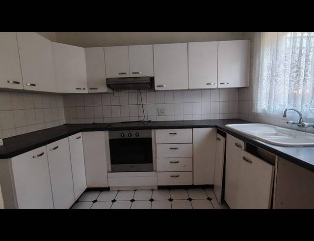 2 BEDROOM DUPLEX FOR SALE IN ESCOMBE